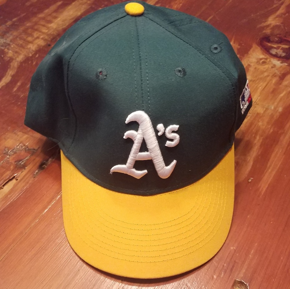 🌺 A's Hat NWOT